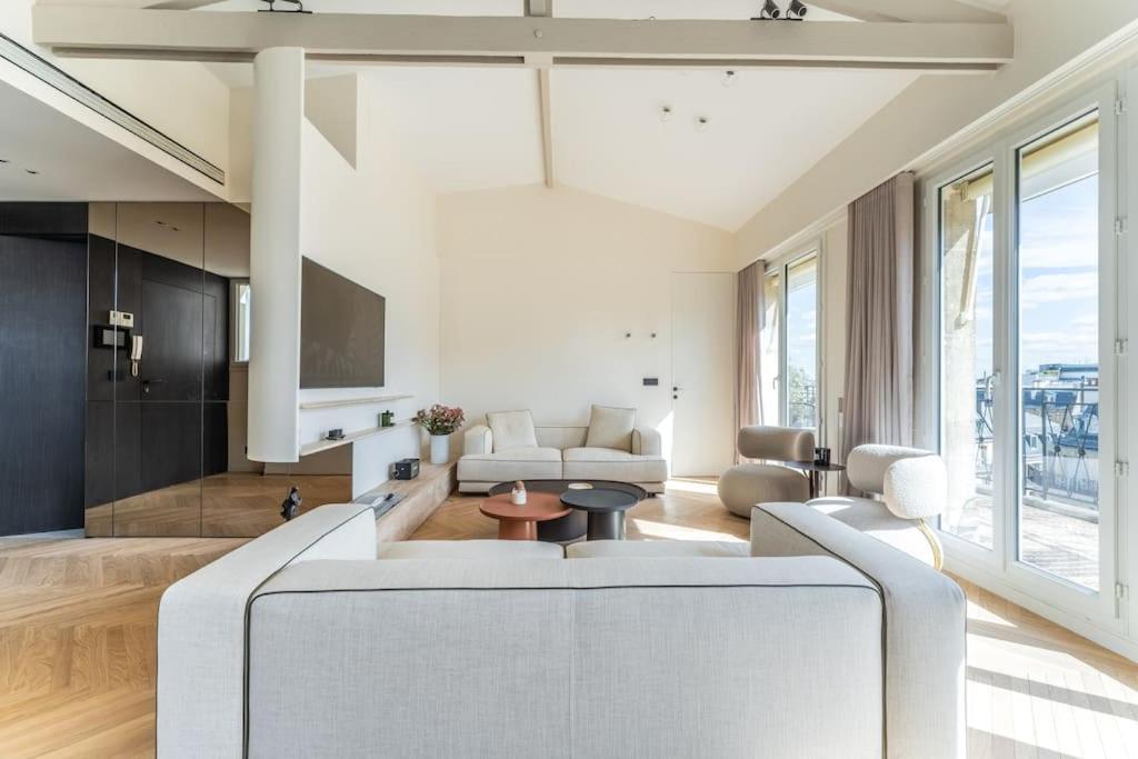 Appartement Luxueux Haussmannien Avec Vue Sur Parijs
